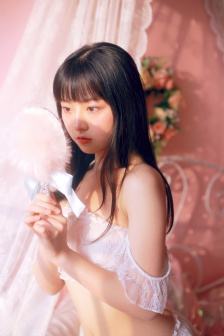 调教拨开两唇打花蒂戒尺